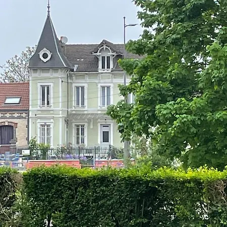La Bonne Maison 3 3* טרואה