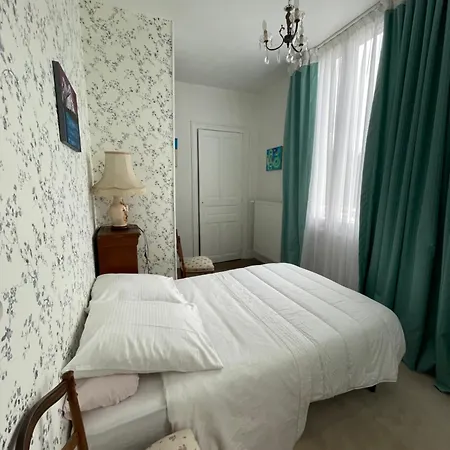 La Bonne Maison 3 3* טרואה